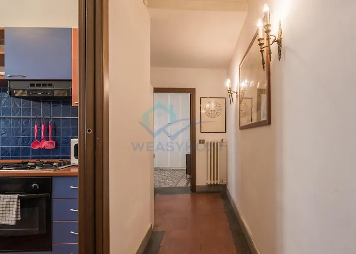 Warm Nest In The Old Building Of Piazza Navona *